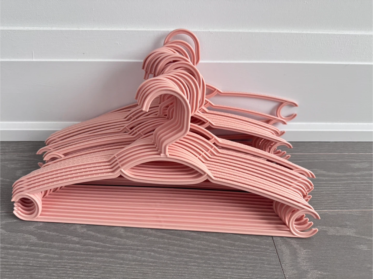 Pink Plastic Clothes Hangers - photo 4