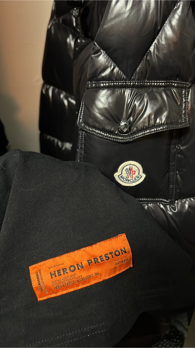 Moncler Black Puffer Jacket - photo 2