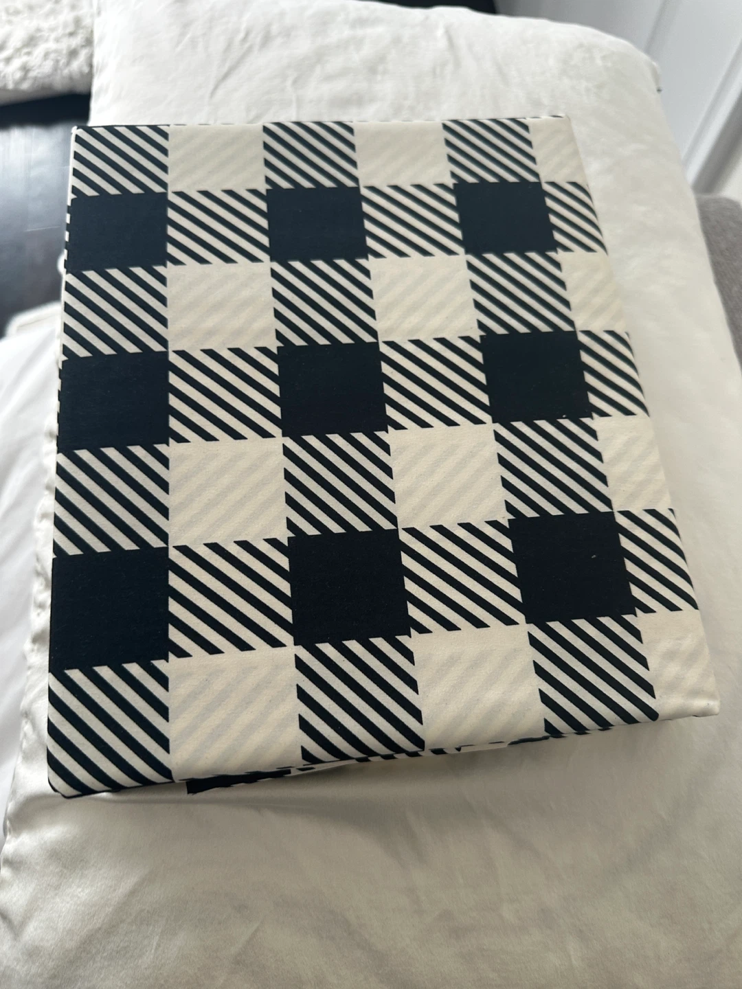 Black & White Checkered queen bed sheet 🥕