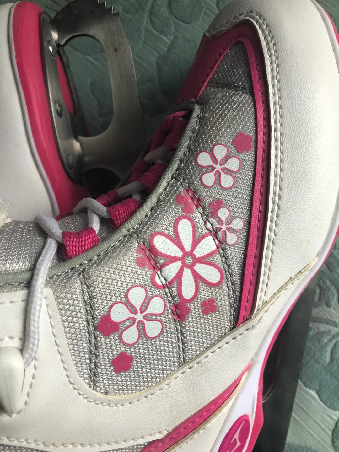 Ice Skates - US J3 - photo 4