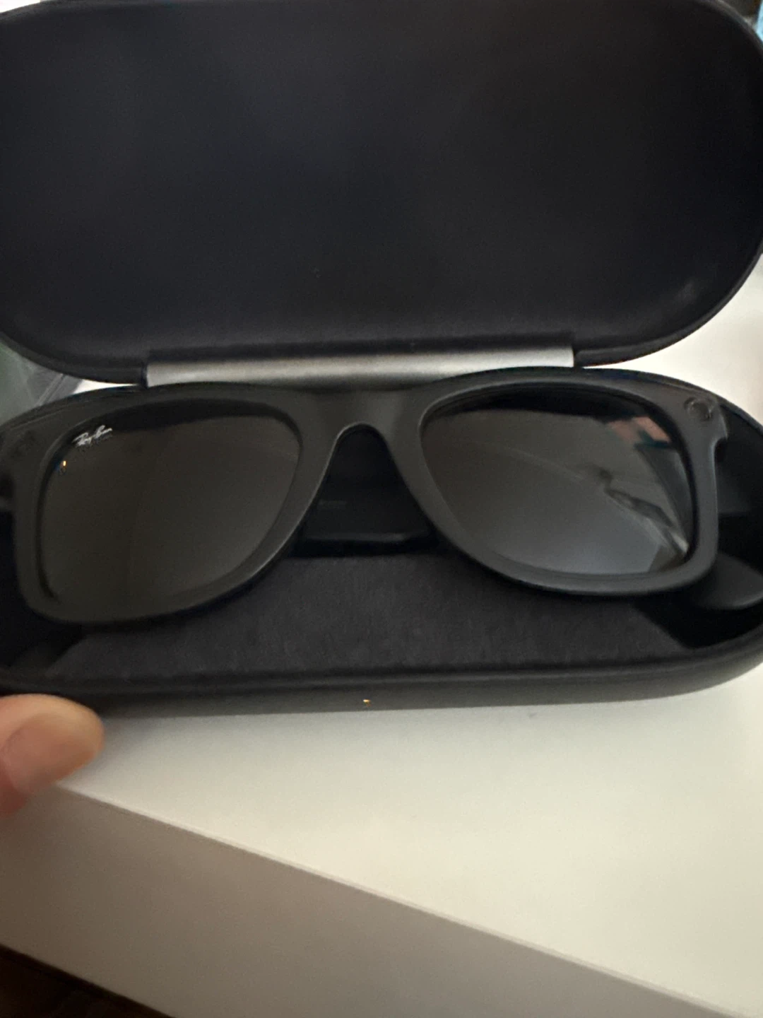 Ray-Ban Black Sunglasses with Case - photo 2