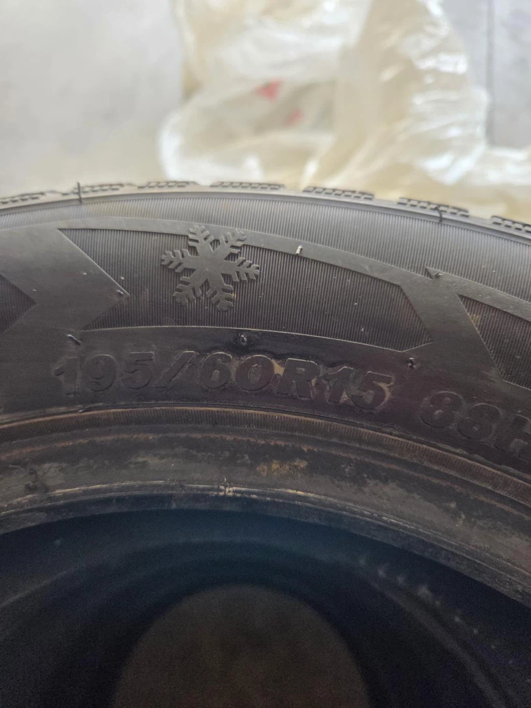 Dynamo Winter DW702 Tires - 195/60R15 - photo 5