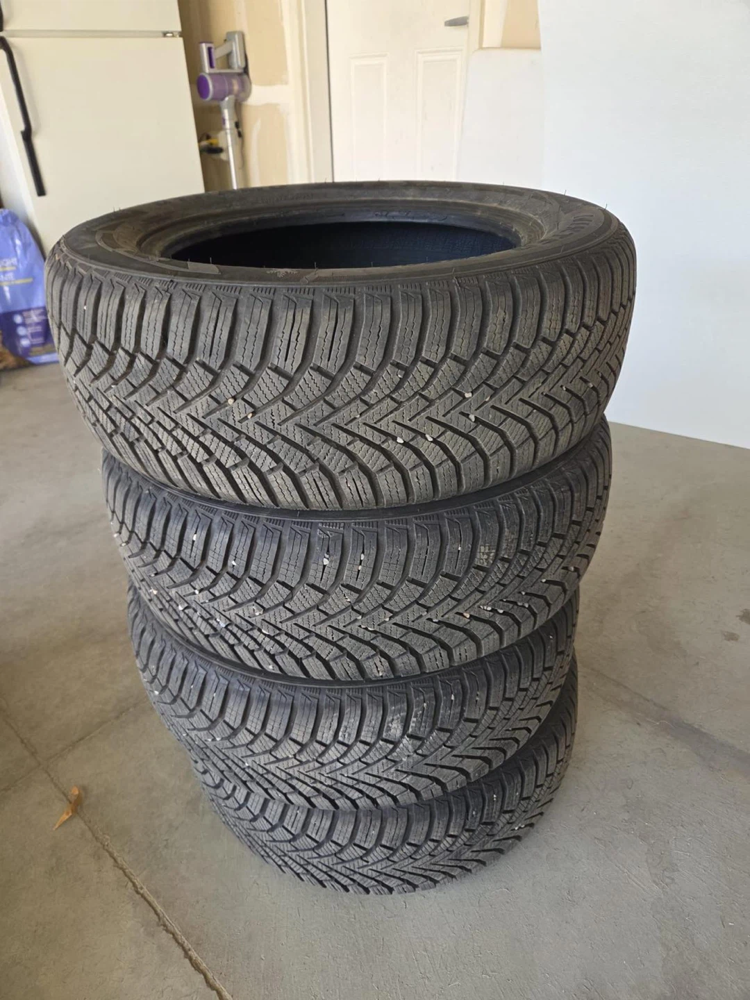Dynamo Winter DW702 Tires - 195/60R15 - photo 2