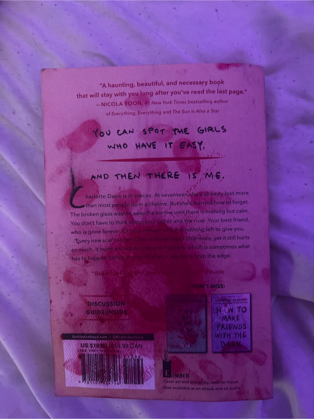 Girl in pieces book. - photo 2