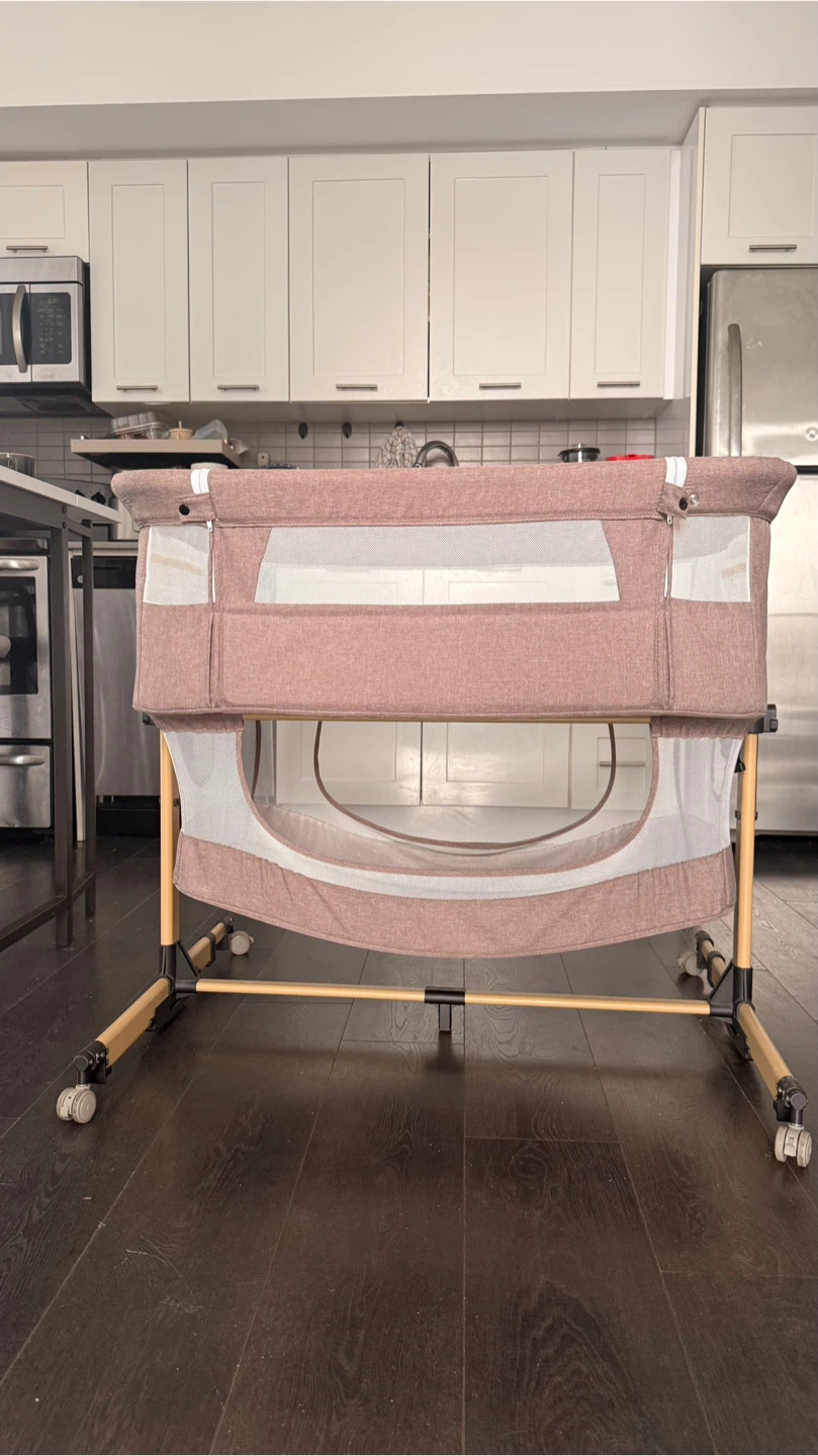 Baby Bassinet - Like New!
