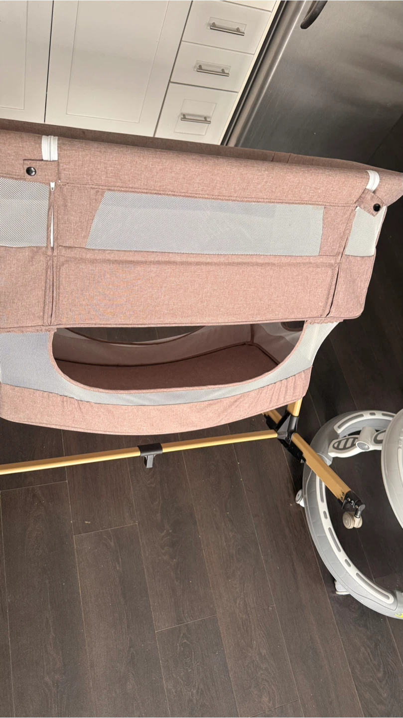 Baby Bassinet - Like New! - photo 5