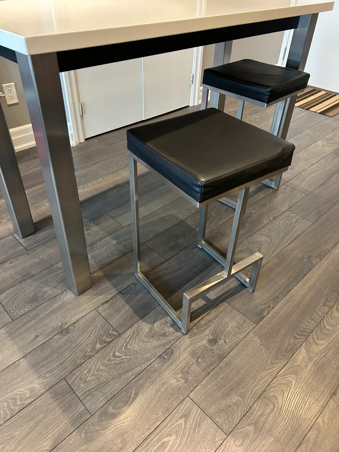 Kitchen island counter top with stools for sale - photo 3