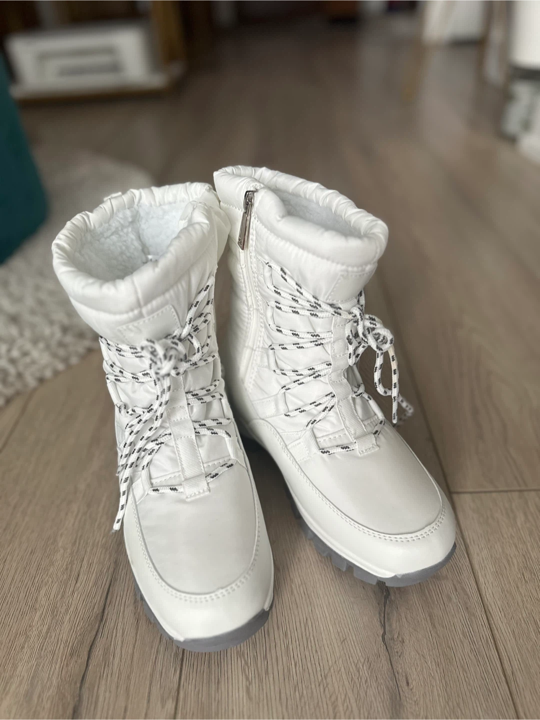 (NEW) Ardene White Winter Boots - photo 2