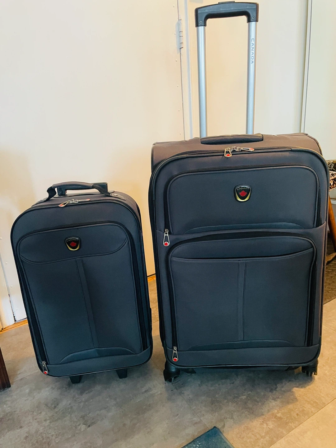 Canada Luggage Set - 2 Suitcases