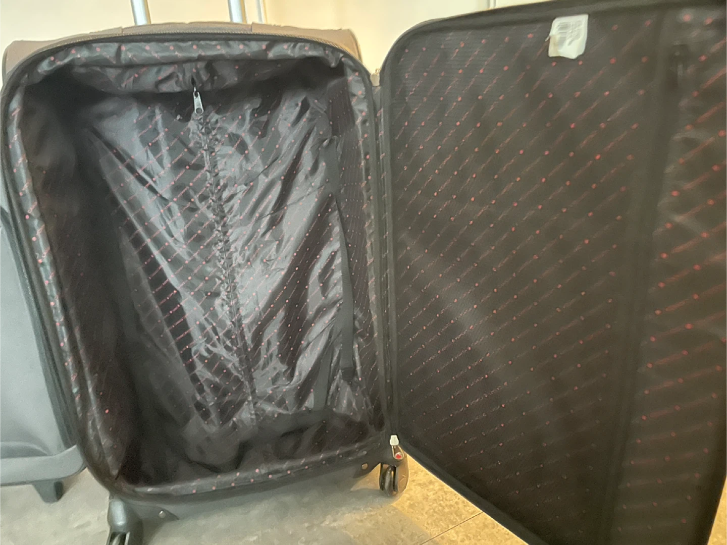 Canada Luggage Set - 2 Suitcases - photo 2