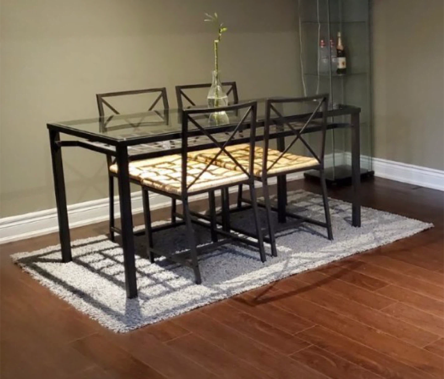 Dining table with 4 chairs 🥕