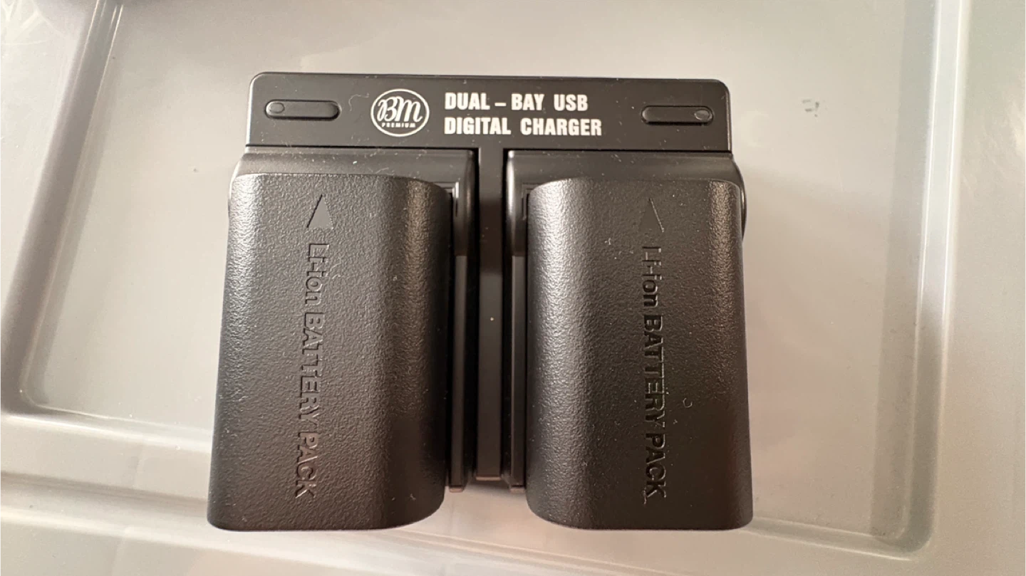 BM Premium Dual-Bay USB Digital Charger