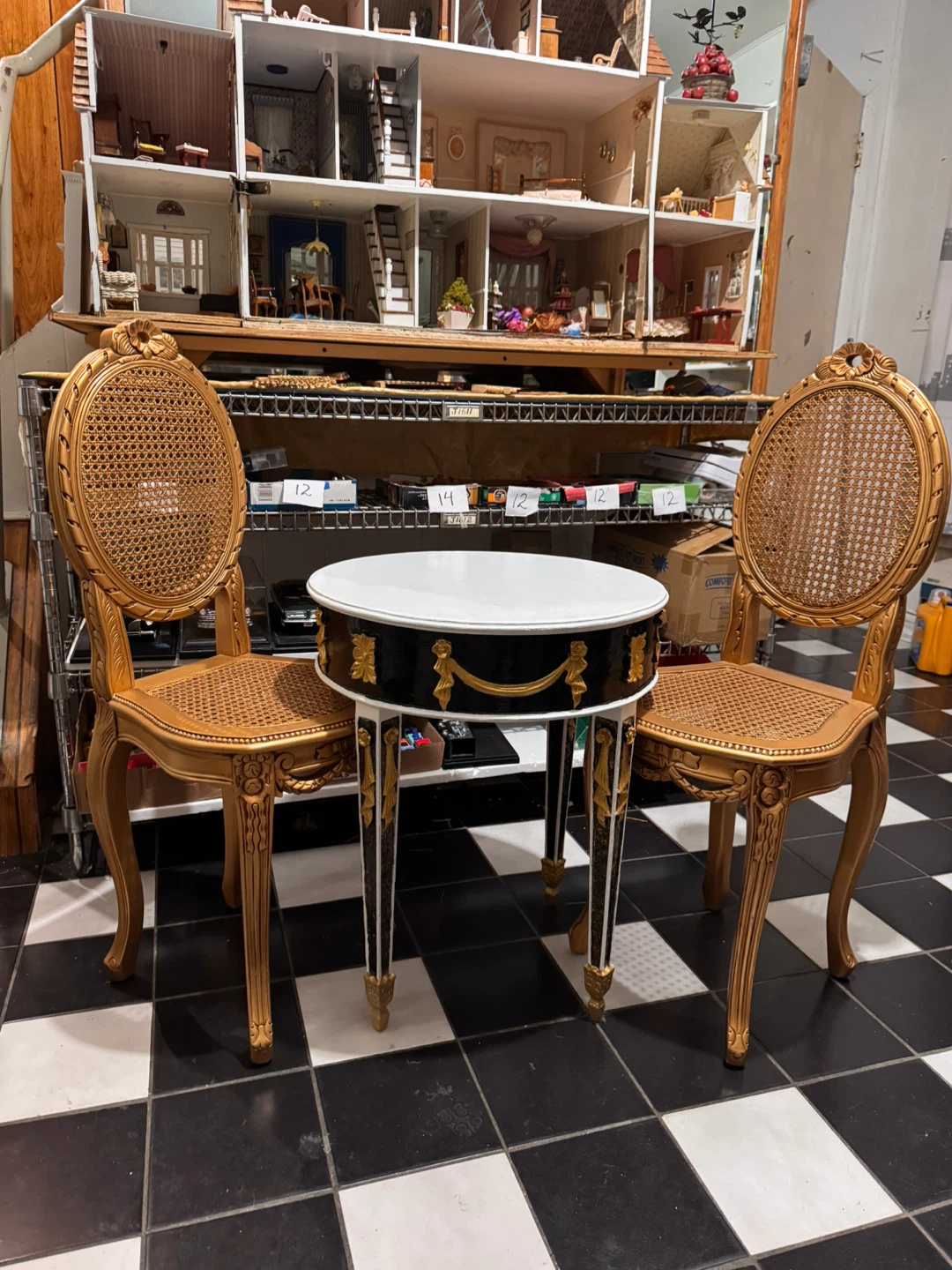 Valentines Sale! Vintage Black/Gold Accent Table with Chairs🥕 - photo 2