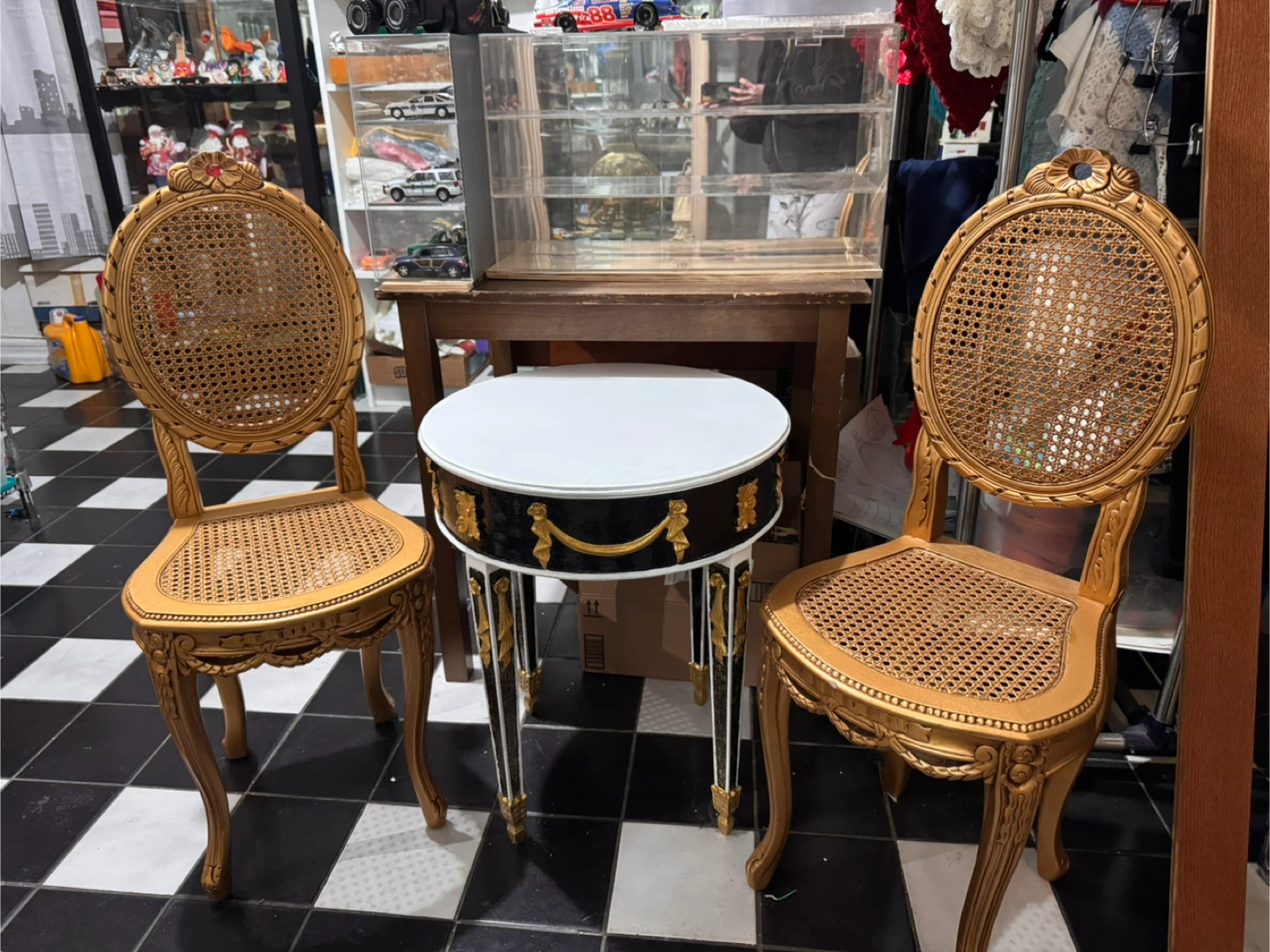 Valentines Sale! Vintage Black/Gold Accent Table with Chairs🥕