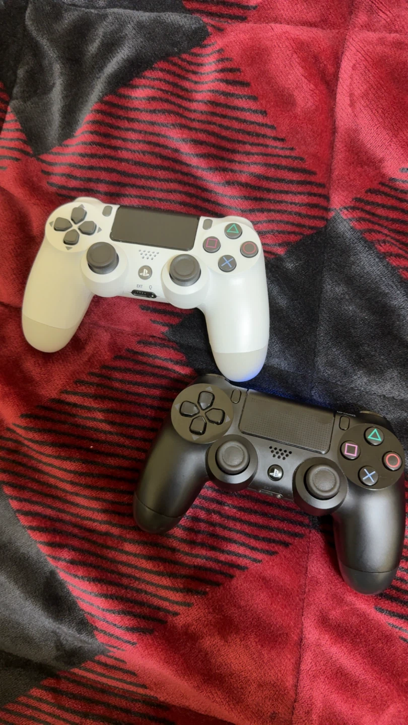 PlayStation 4 DualShock 4 Controllers