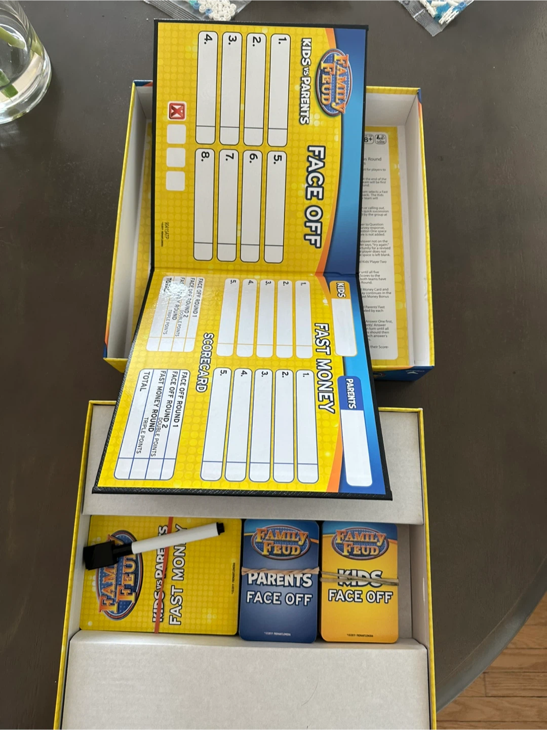 Family Feud Kids vs Parents Board Game - photo 2