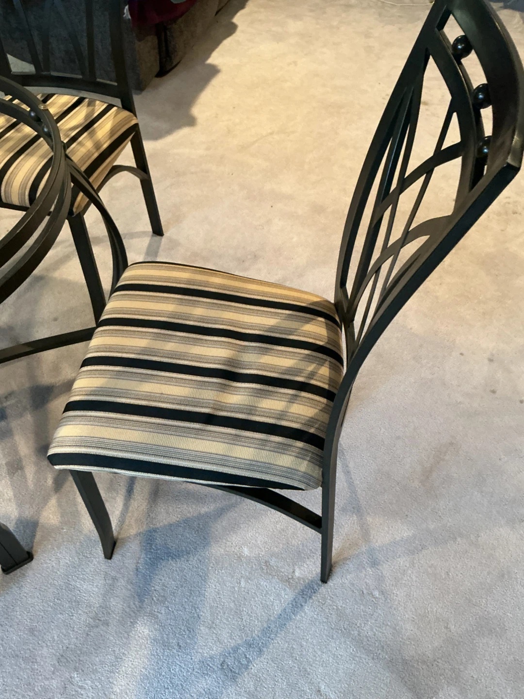 Round Glass Top Table with 4 Chairs - photo 2