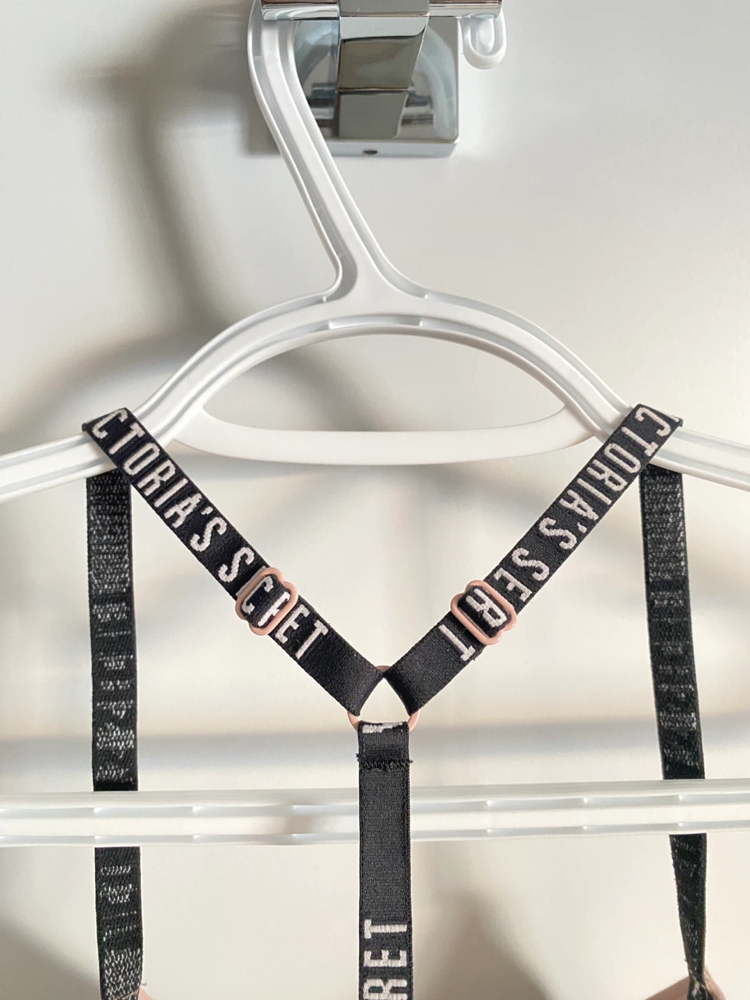 Victoria's Secret Logo Halter Front Close Bra - photo 2