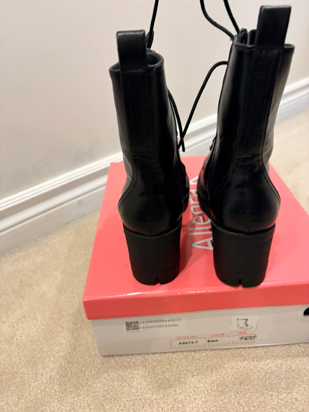 Women’s Chelsea combat boot -size 7 - photo 5