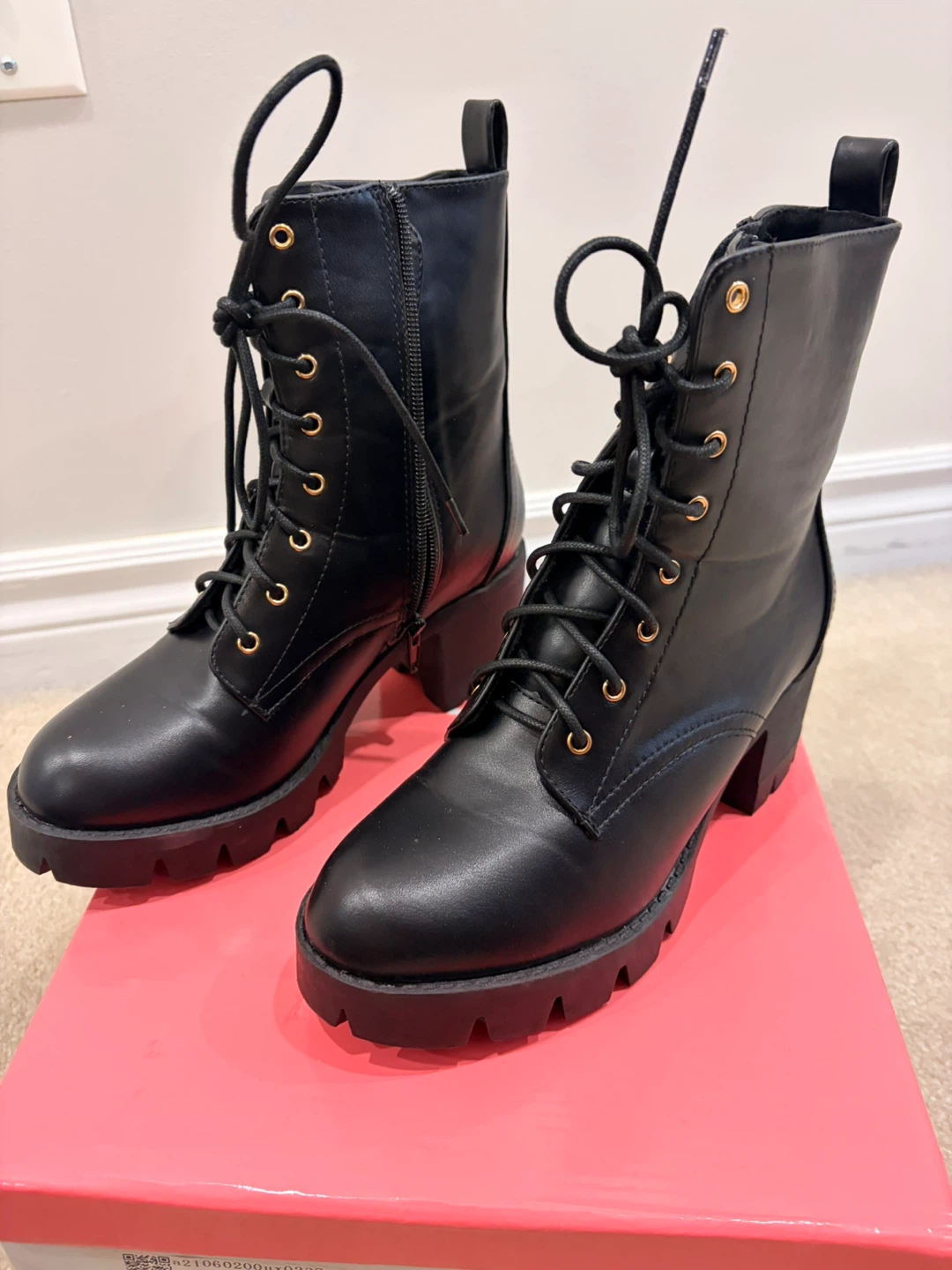 Women’s Chelsea combat boot -size 7 - photo 2