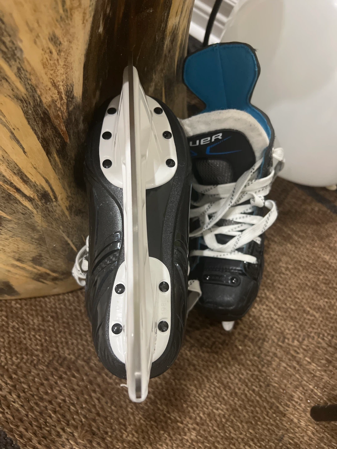 Bauer XLP Youth Size Y12 Ice Skates - photo 4