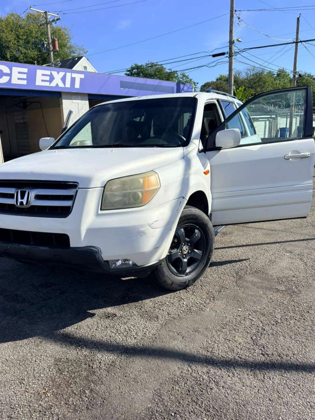 Honda Pilot SUV - White - photo 3