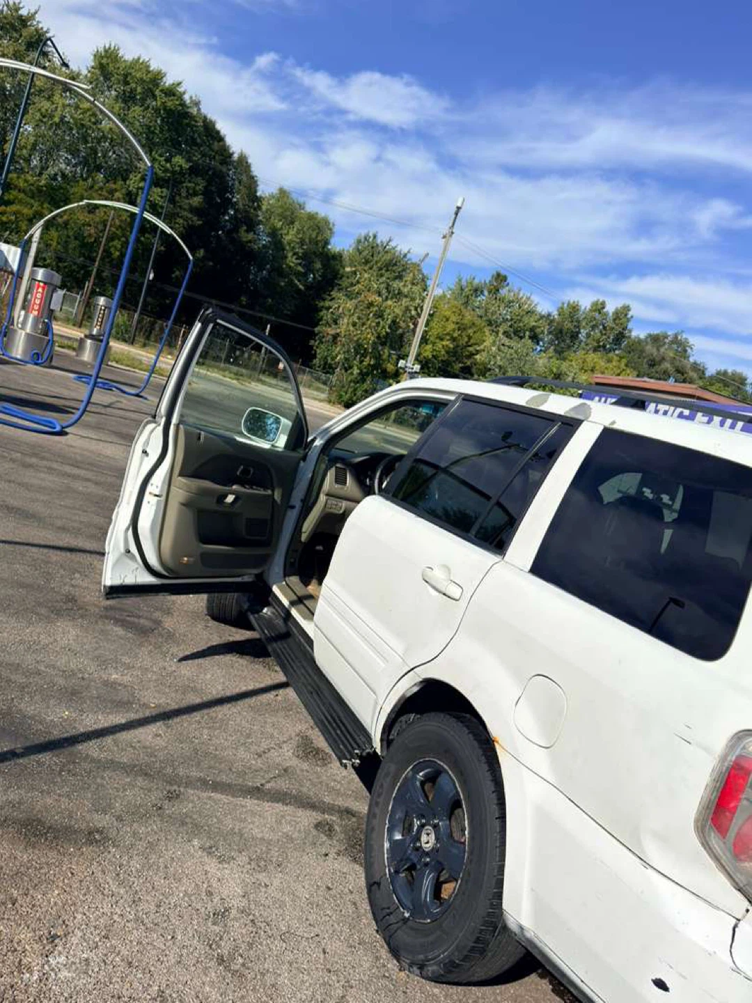Honda Pilot SUV - White - photo 4