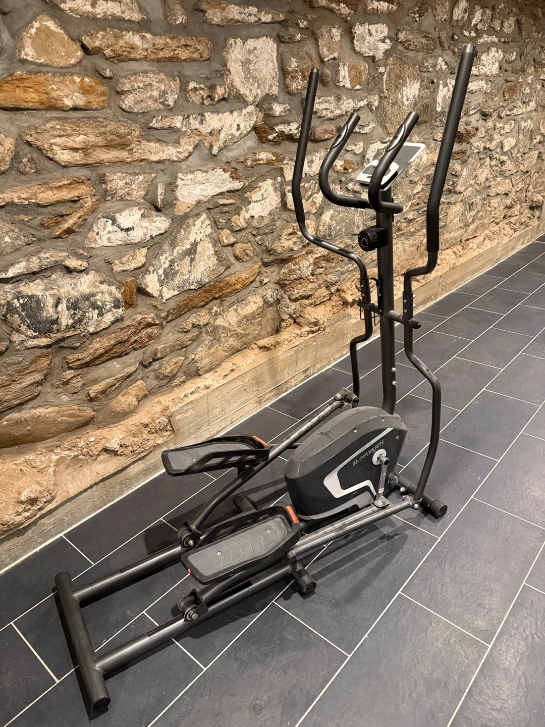 MAXKARE Elliptical Machine