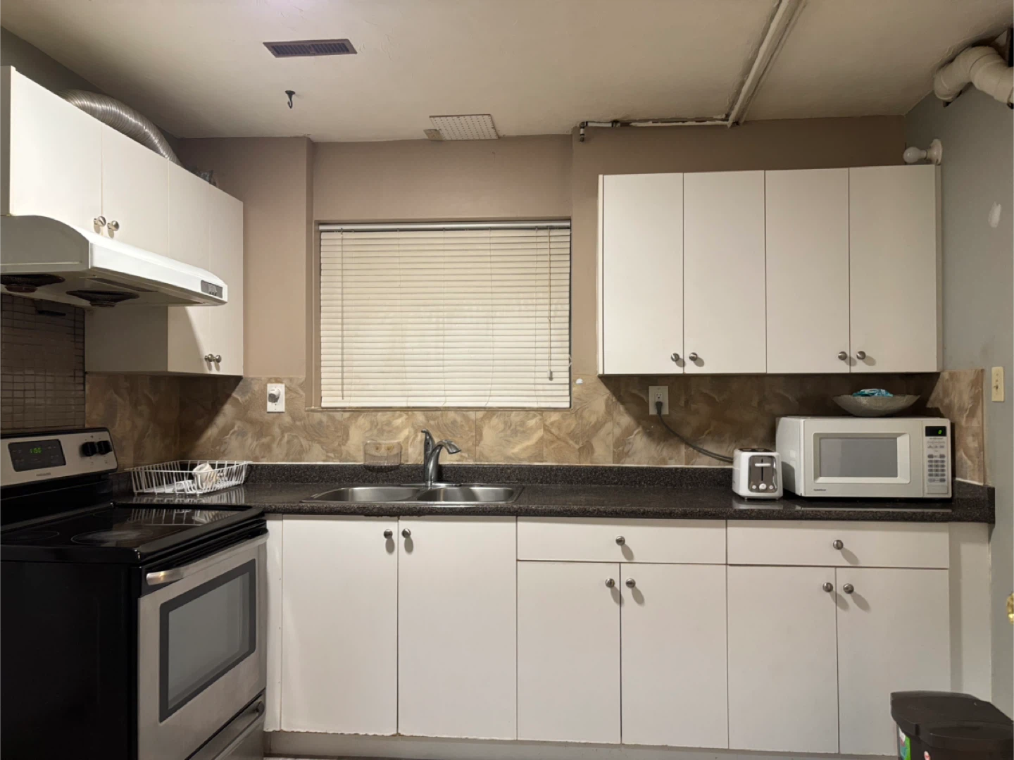Basement for rent - photo 2