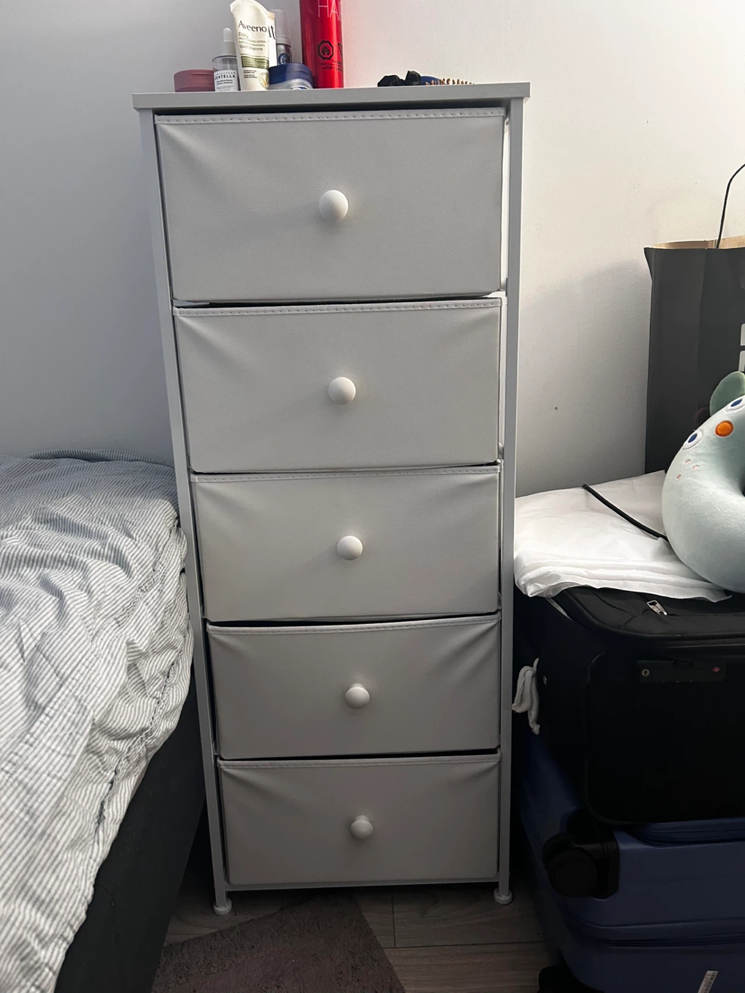 White 5-Drawer Dresser - Slim Tower Design