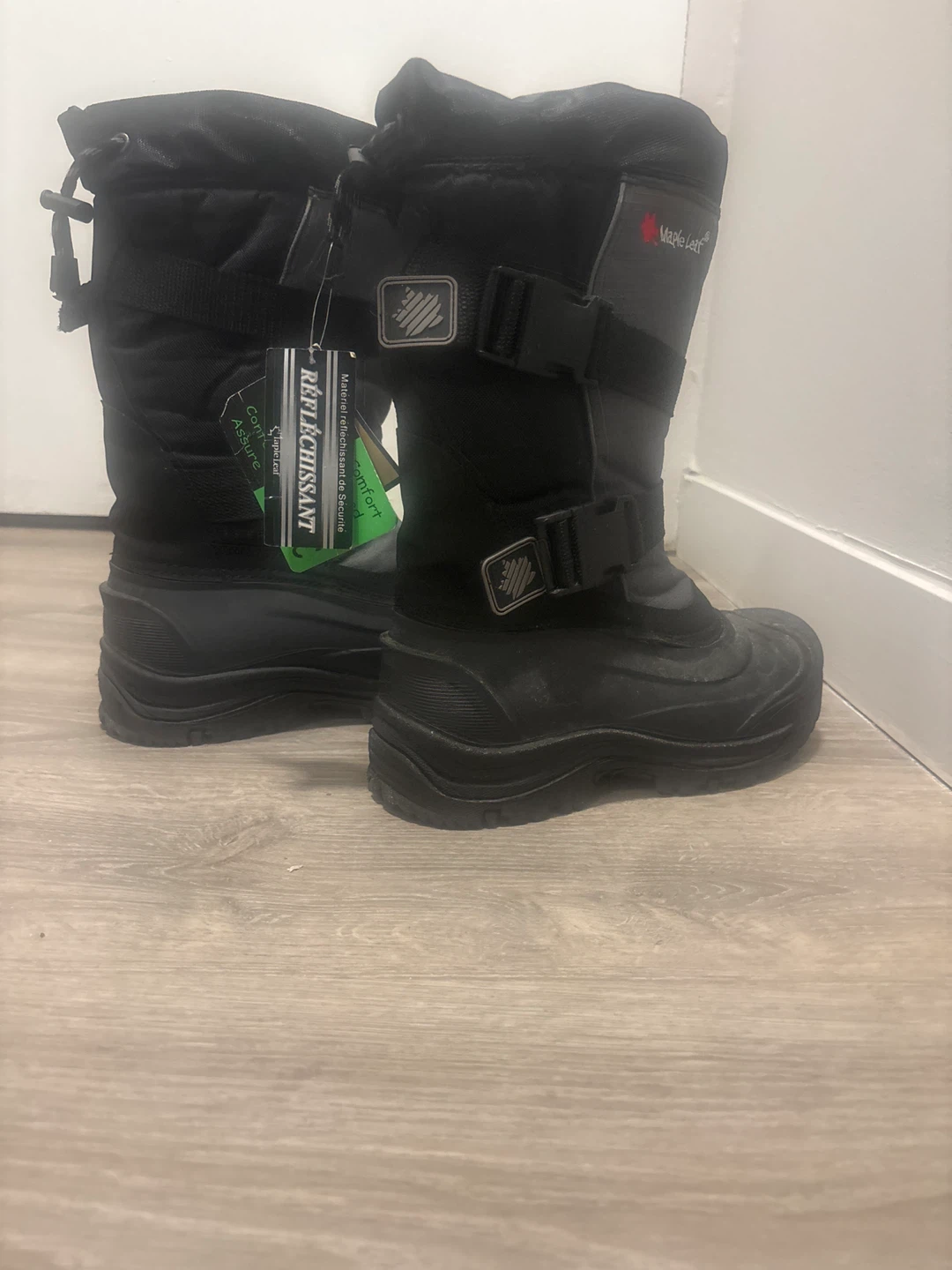 Maple Leaf Winter Boots - Size 8