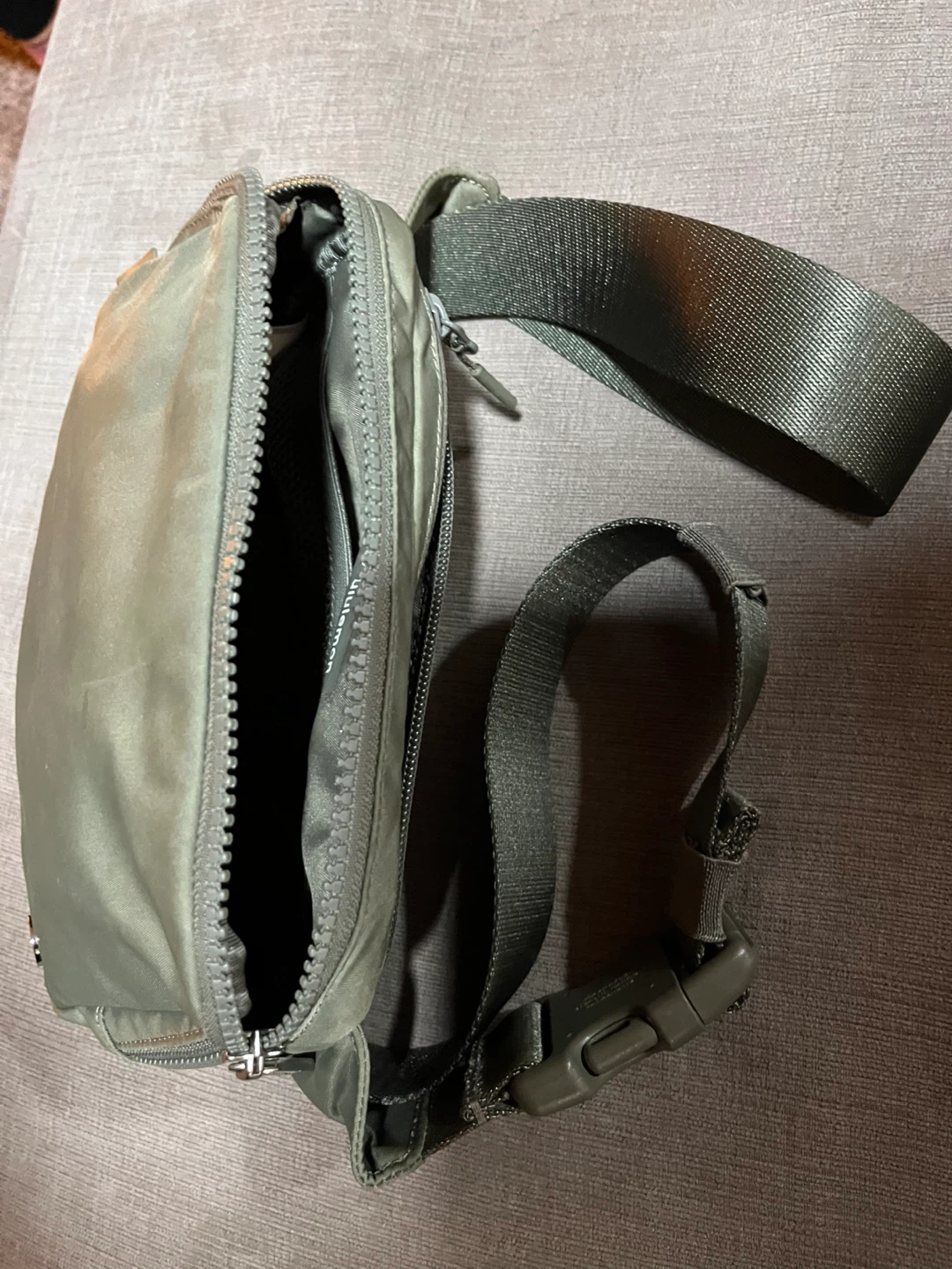Lululemon Olive Green Everywhere Belt Bag - photo 2