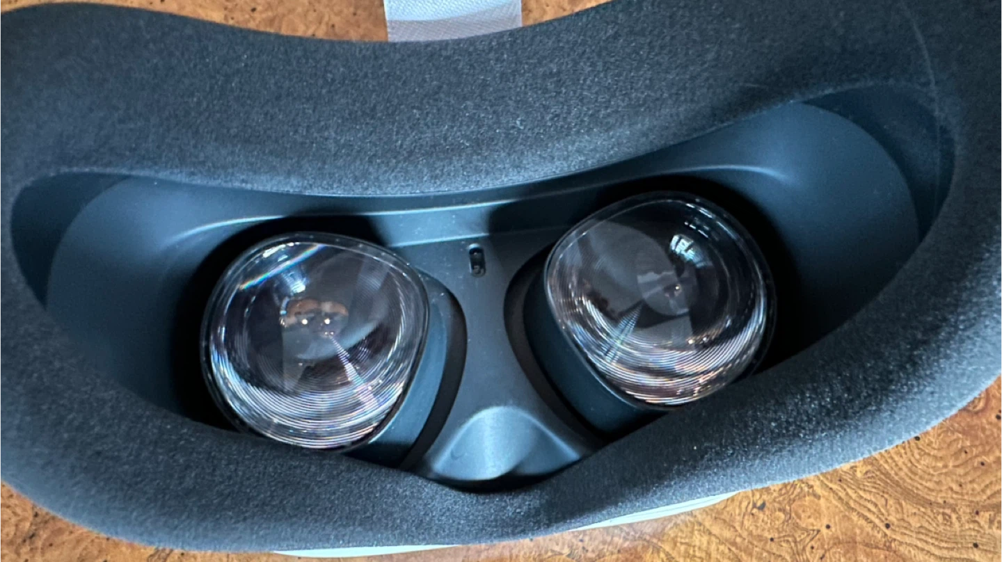 Oculus Meta Quest 2 -128GB Headset & Controllers only - photo 3