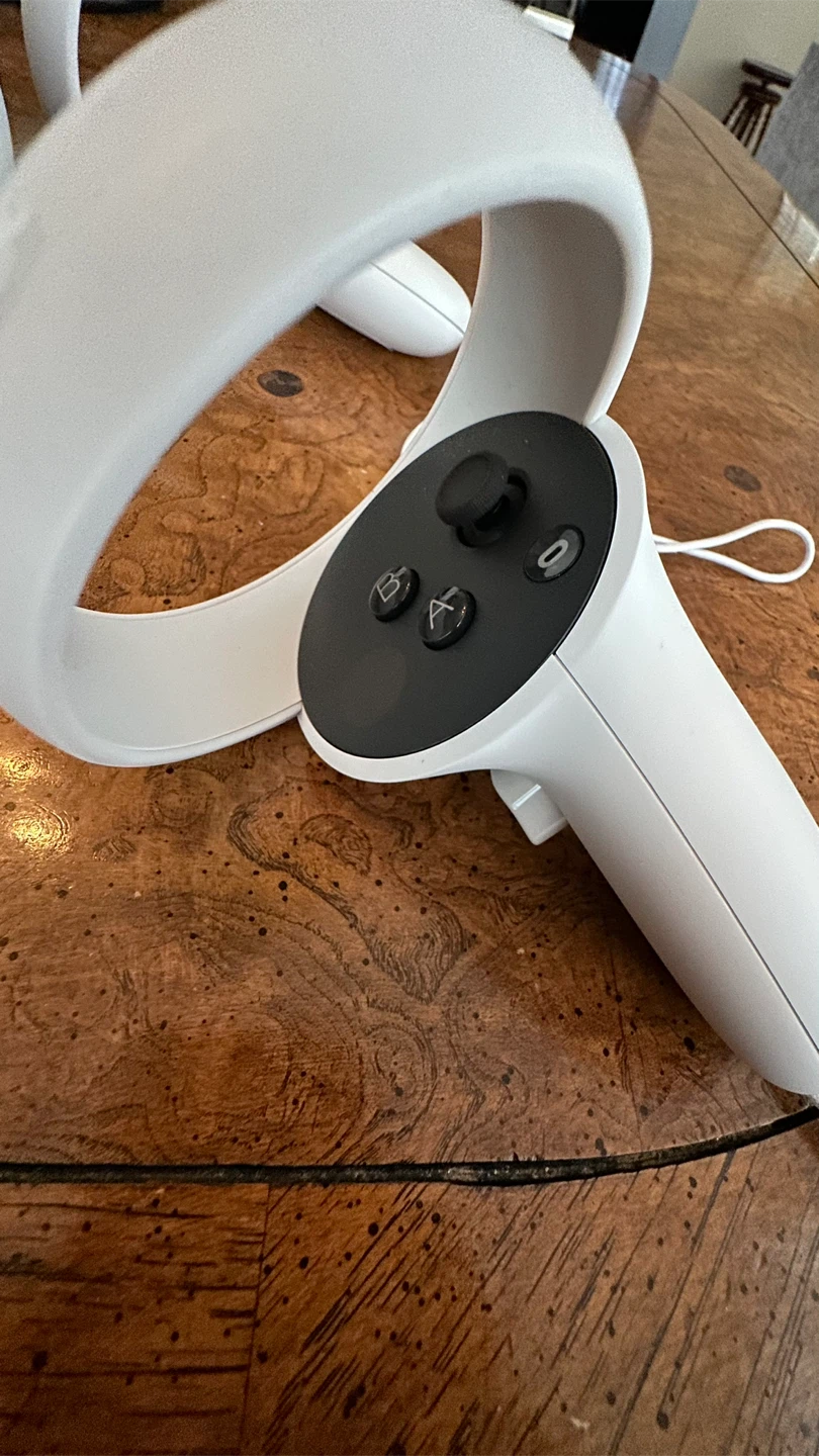 Oculus Meta Quest 2 -128GB Headset & Controllers only - photo 4
