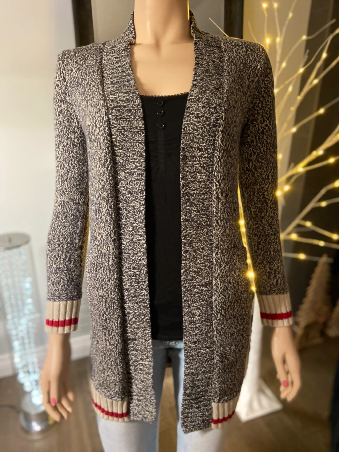 LIKE NEW: Roots Cabin Extra-Long Kids Cardigan 9-10 yrs - photo 3