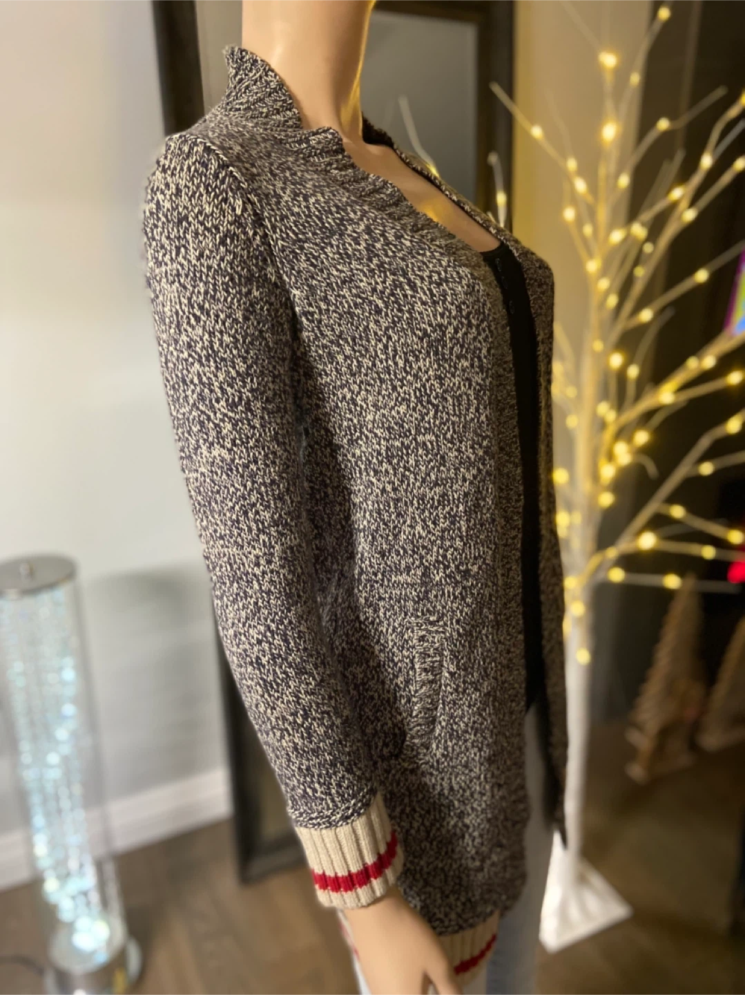 LIKE NEW: Roots Cabin Extra-Long Kids Cardigan 9-10 yrs - photo 5