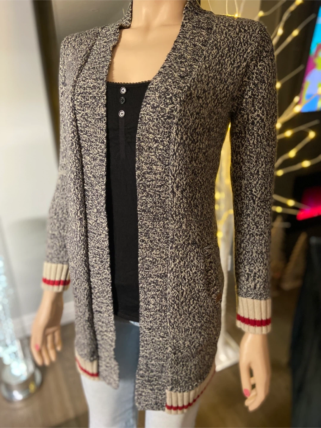 LIKE NEW: Roots Cabin Extra-Long Kids Cardigan 9-10 yrs - photo 2