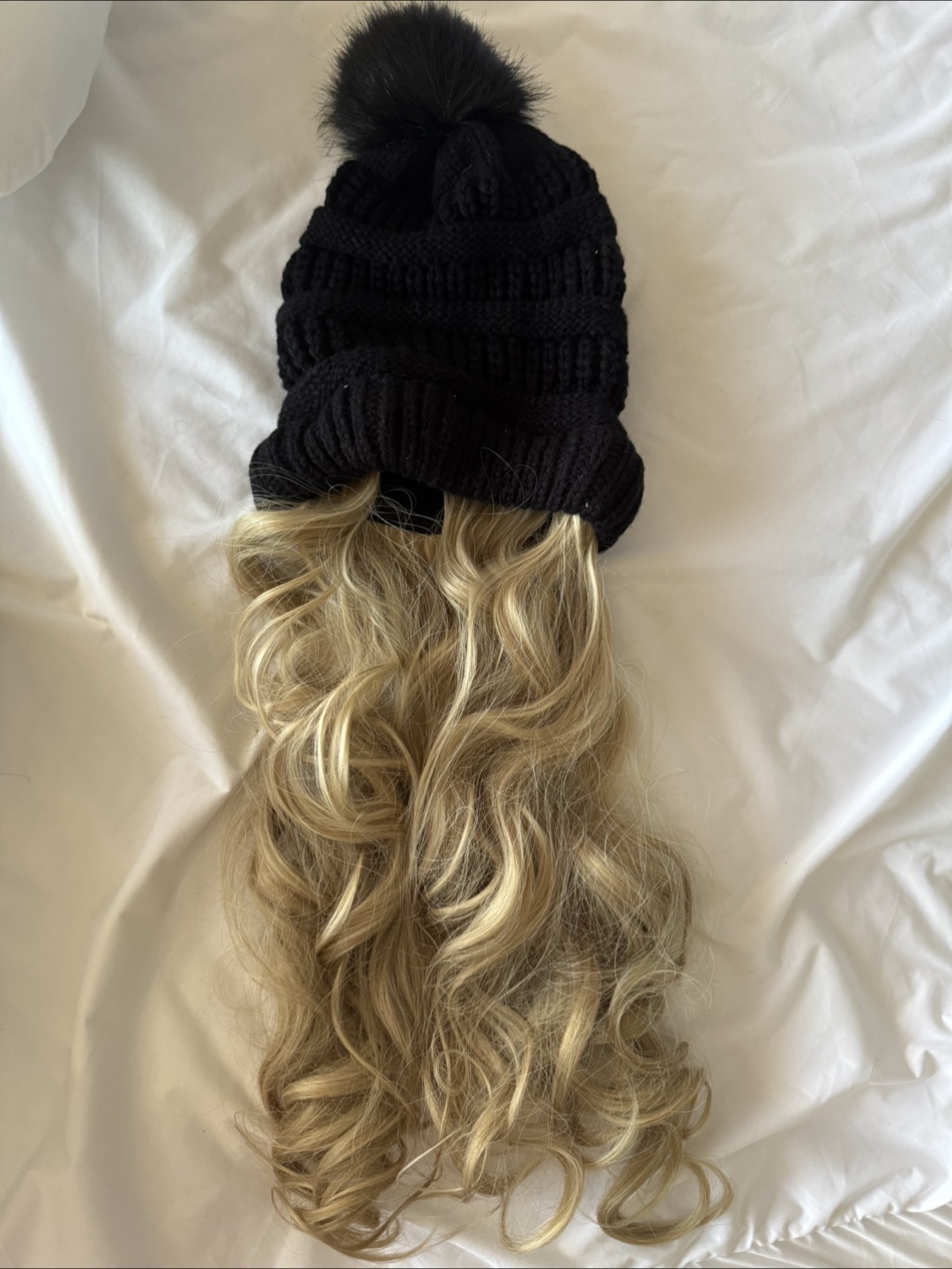 Hat with synthetic wig - photo 3