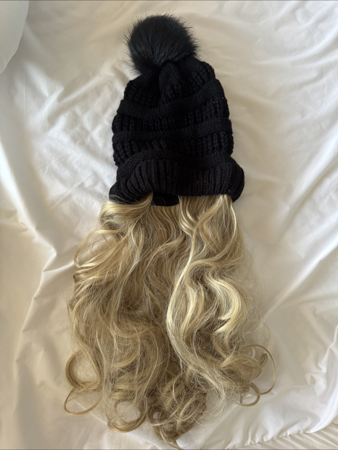 Hat with synthetic wig - photo 2