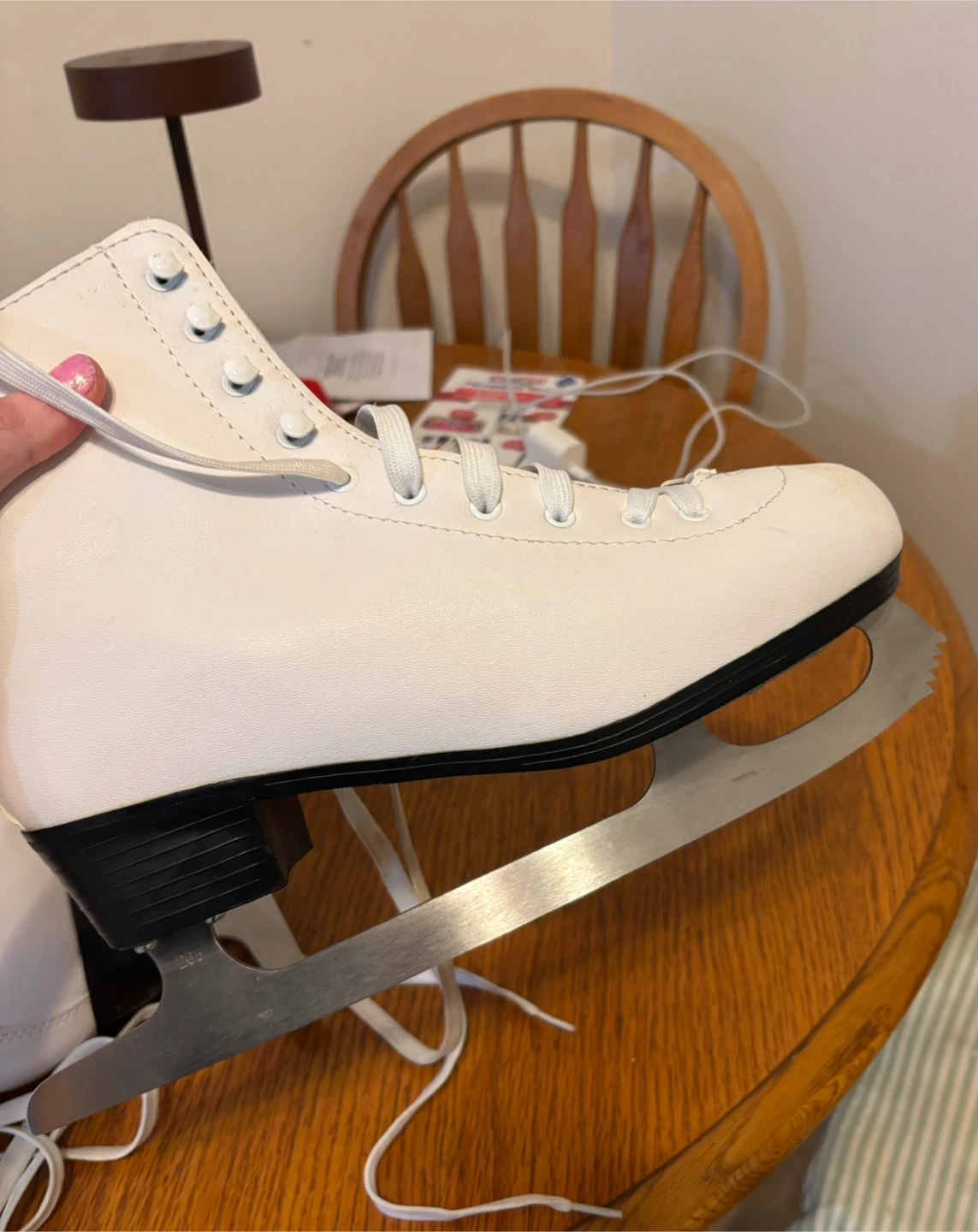 Lady Ice Skates in excellent condition - photo 2