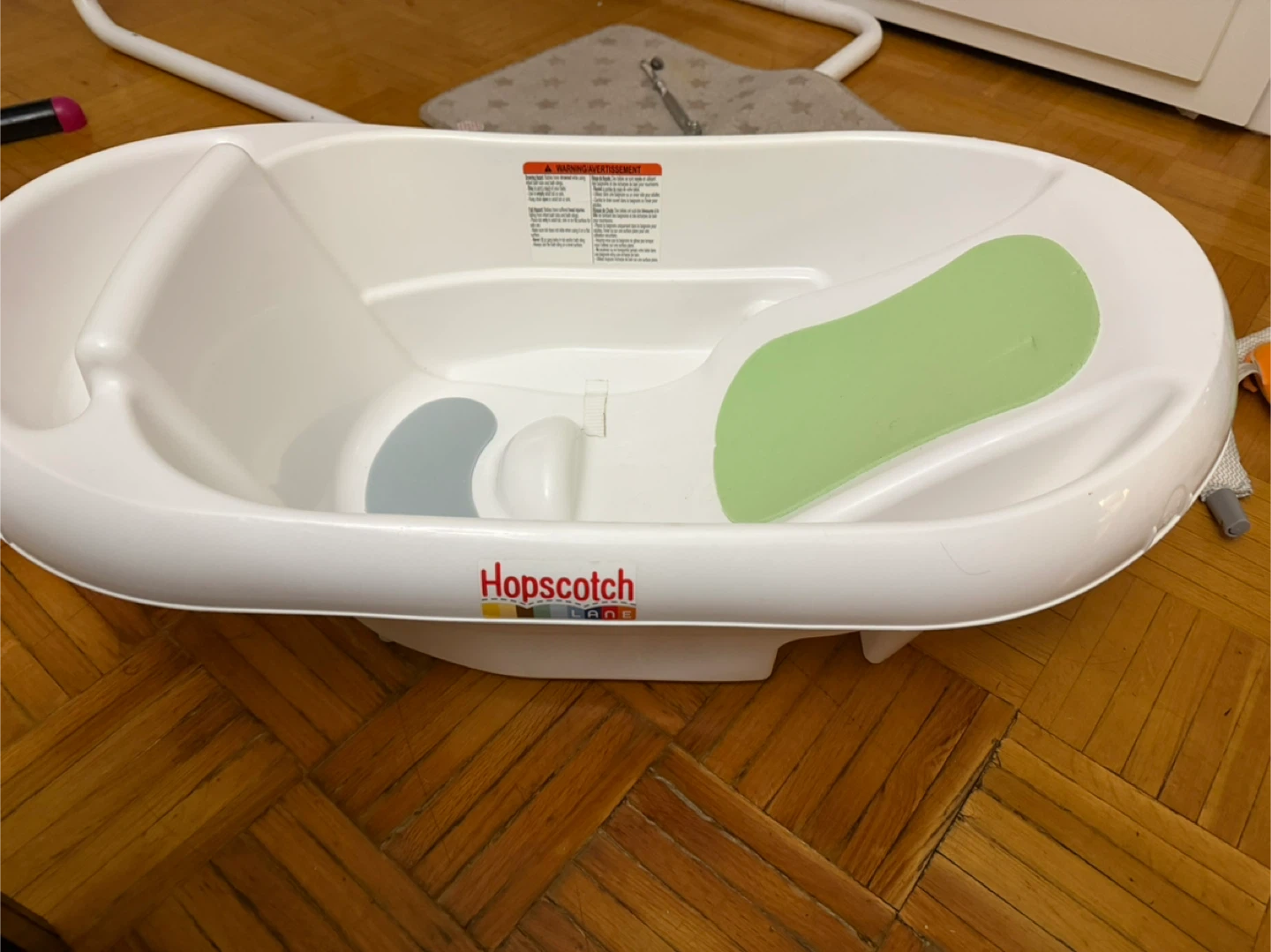 Hopscotch Lane Baby Bathtub
