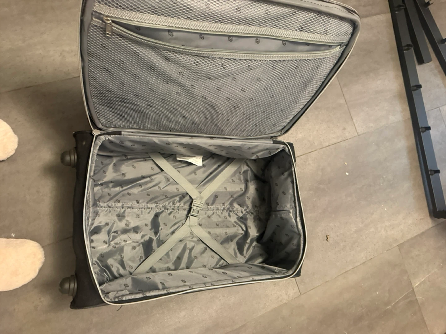 American Tourister Black Carry-On Suitcase - photo 2