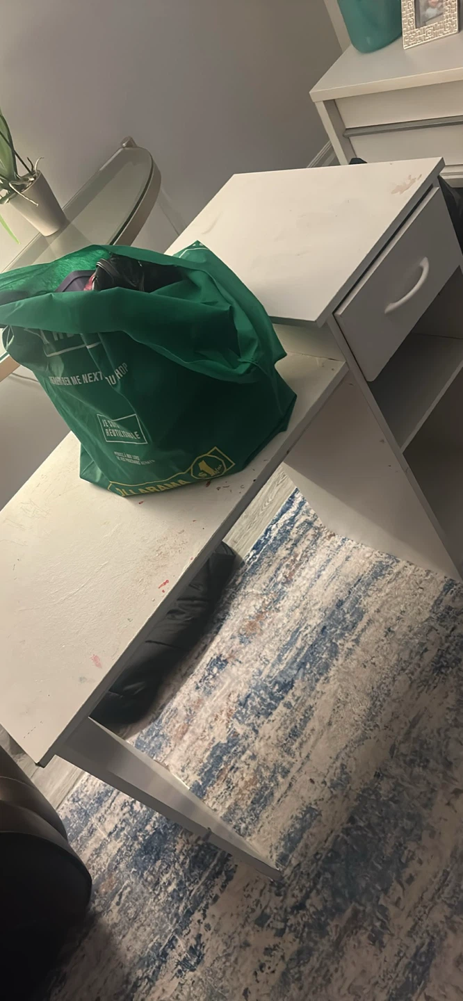 Free desk and girl stuff need gone