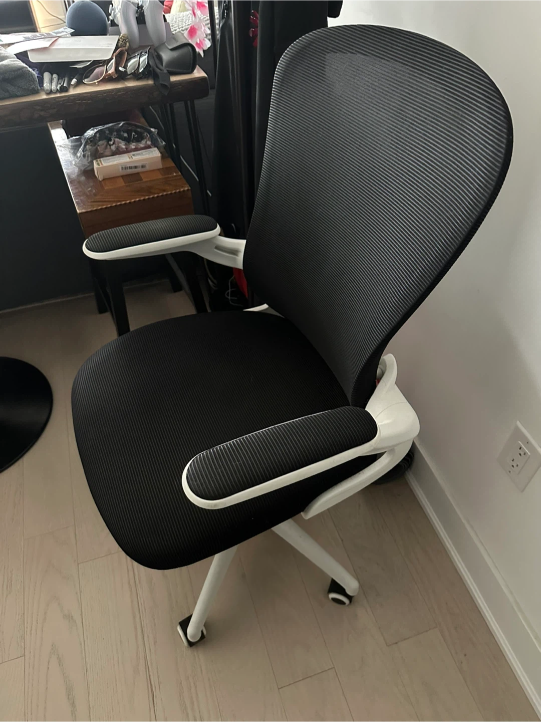 Computer Chair - Black & White - photo 2