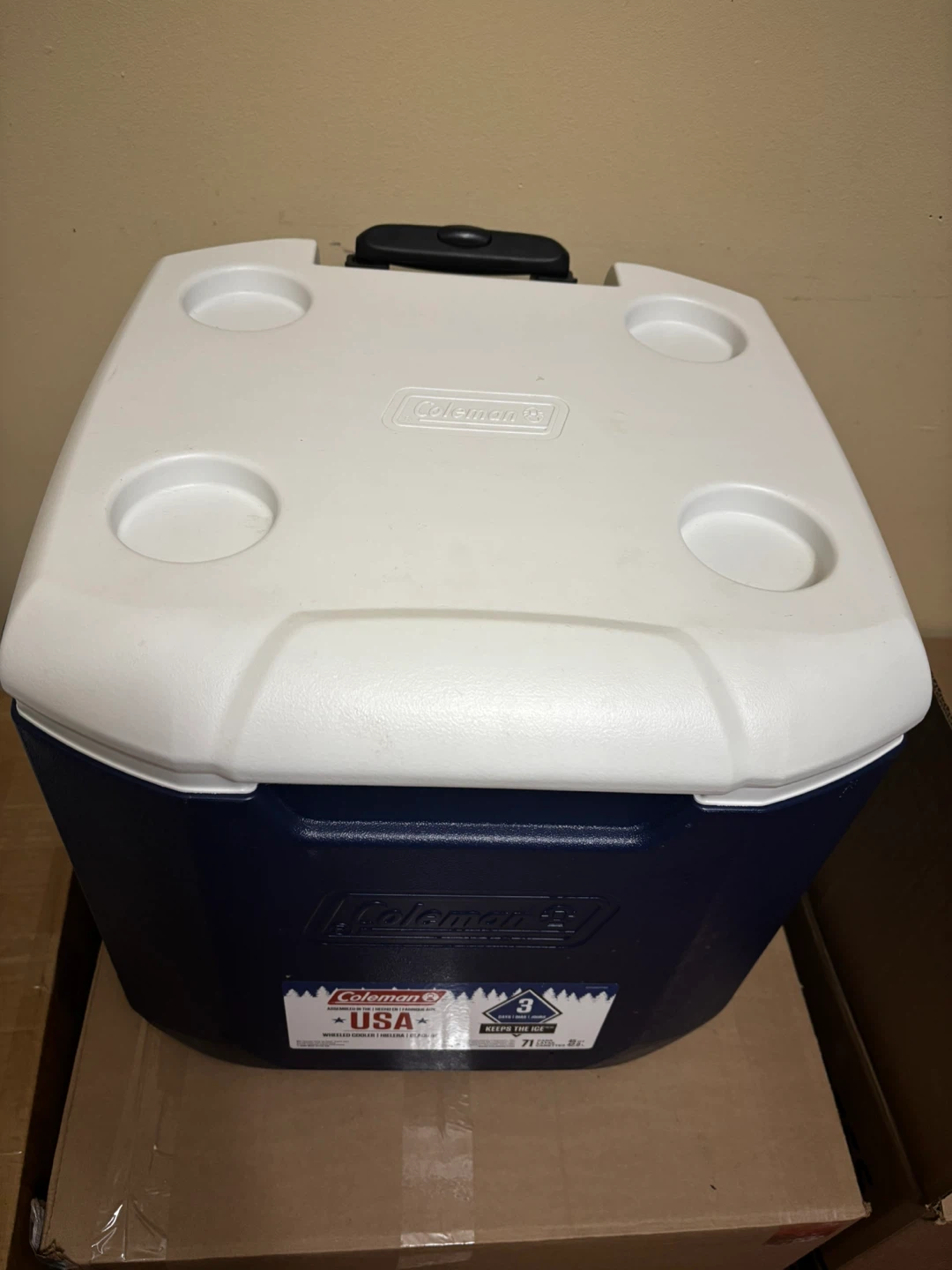 Coleman 71L Wheeled Cooler - Blue & White - photo 3