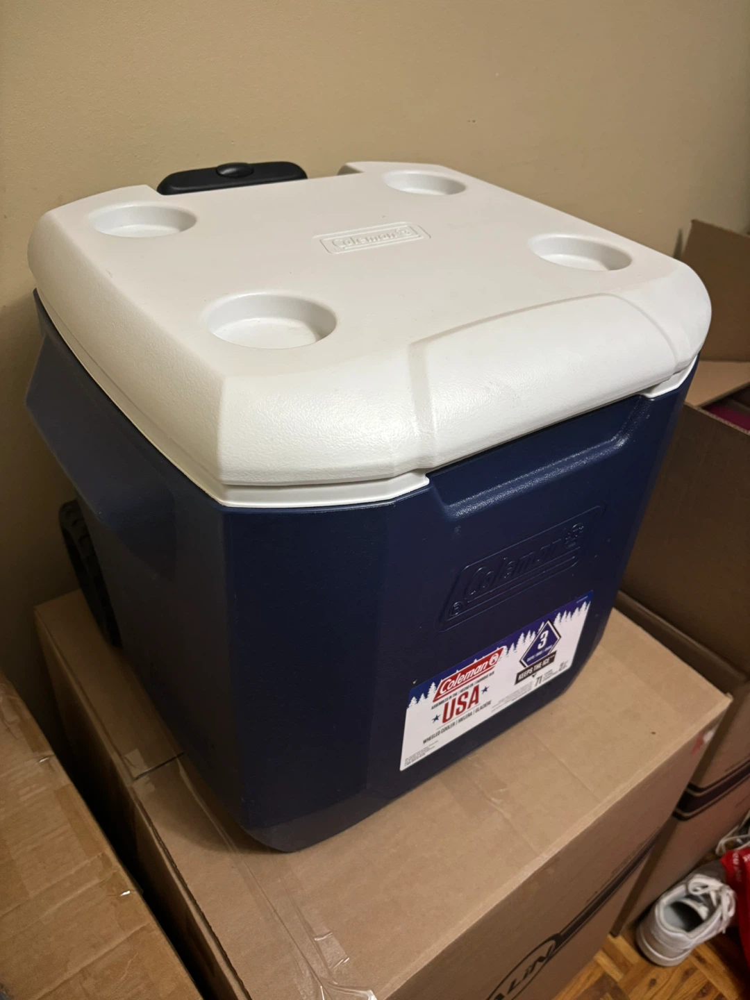 Coleman 71L Wheeled Cooler - Blue & White - photo 2