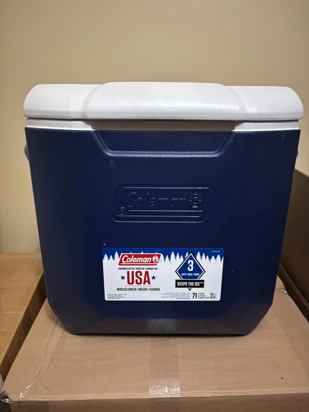 Coleman 71L Wheeled Cooler - Blue & White