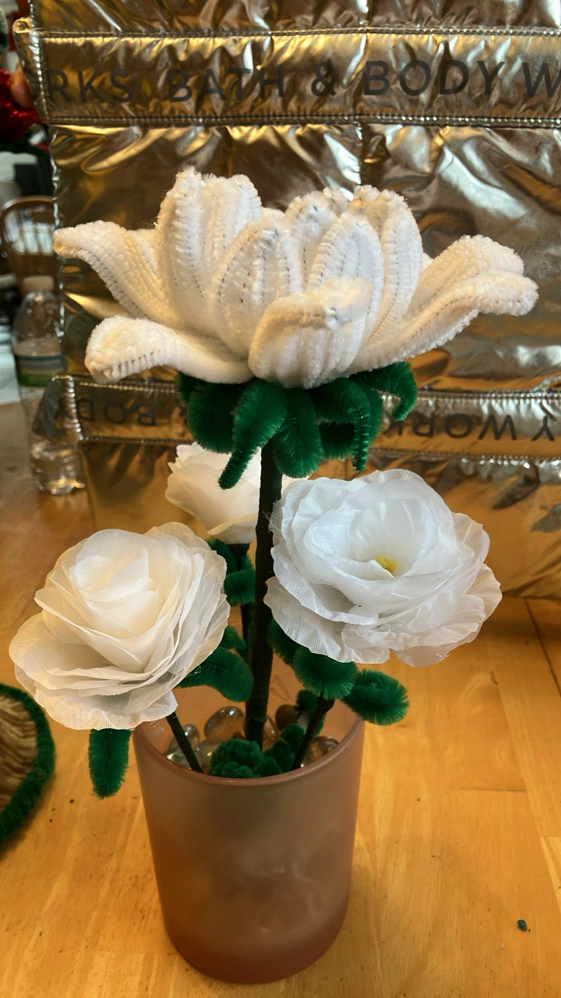 Handmade Pipe Cleaner Flower Arrangements - photo 3