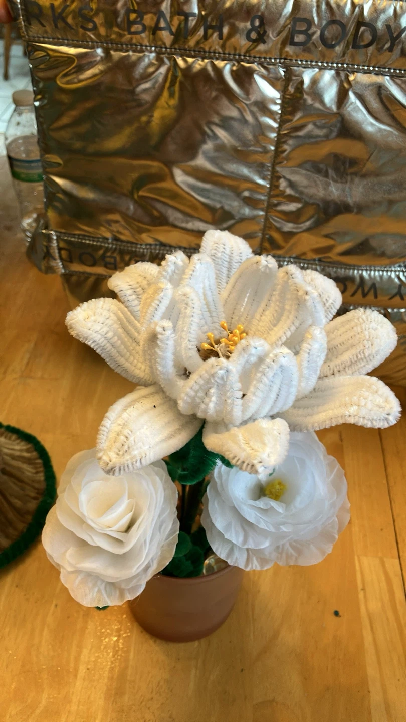 Handmade Pipe Cleaner Flower Arrangements - photo 2