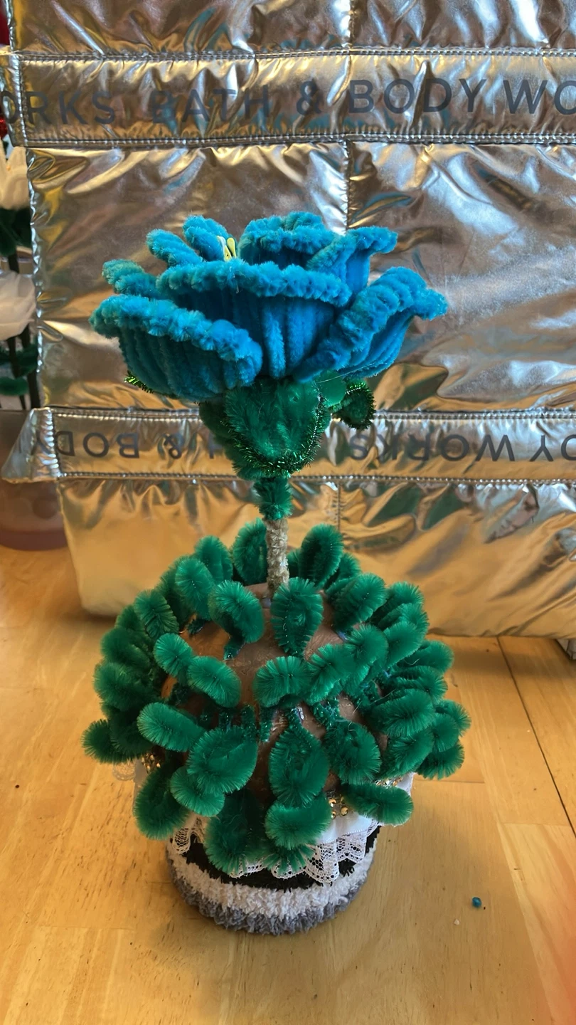 Handmade Pipe Cleaner Flower Arrangements - photo 5